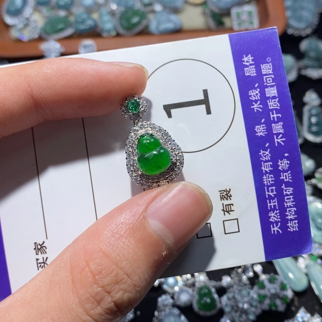 翡翠未镶嵌颈饰翡翠