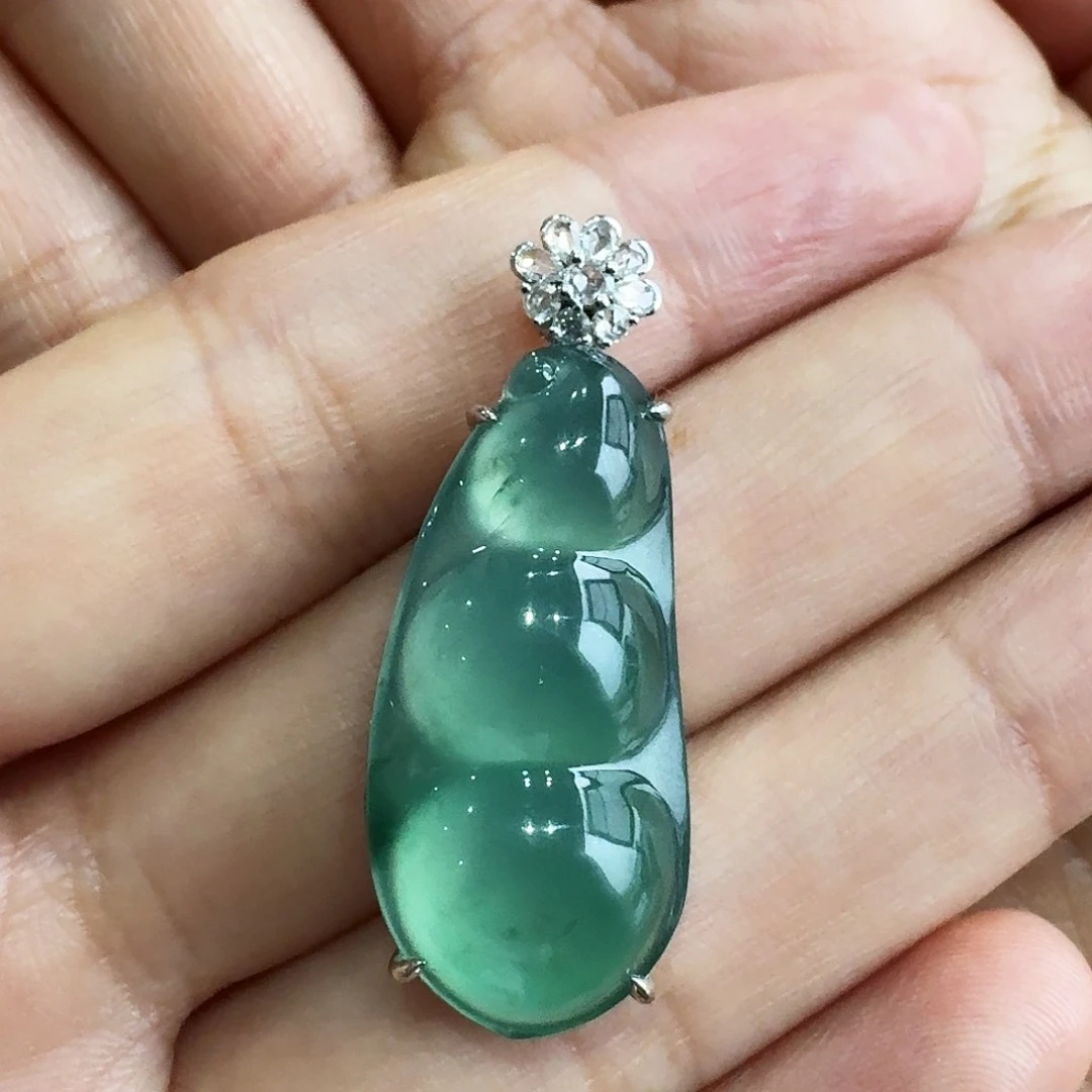 翡翠颈饰18K金镶嵌豆