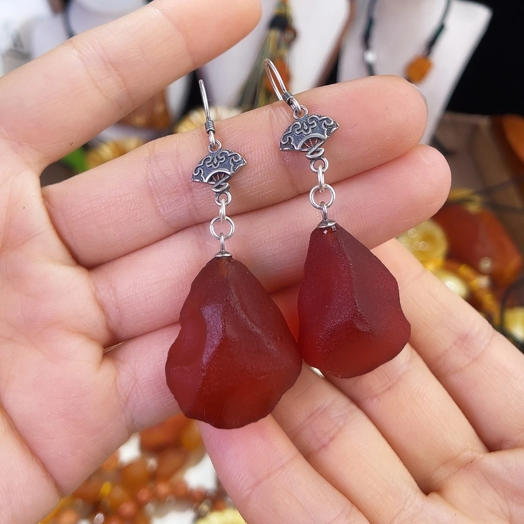 琥珀珠宝奇石未镶嵌。