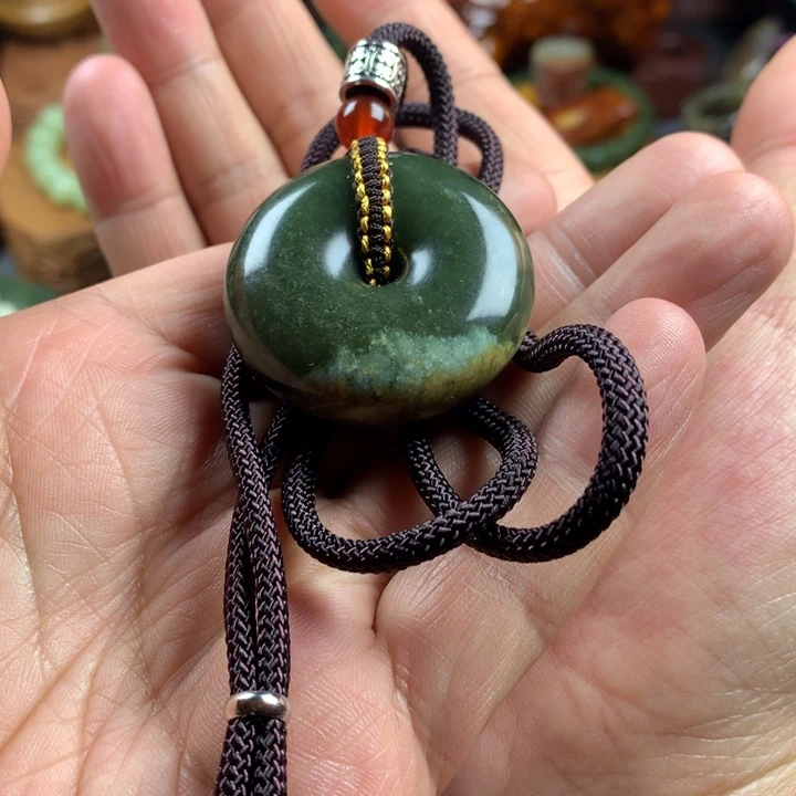 岫岩河磨玉（透闪石质玉）吊坠未镶嵌巴**合