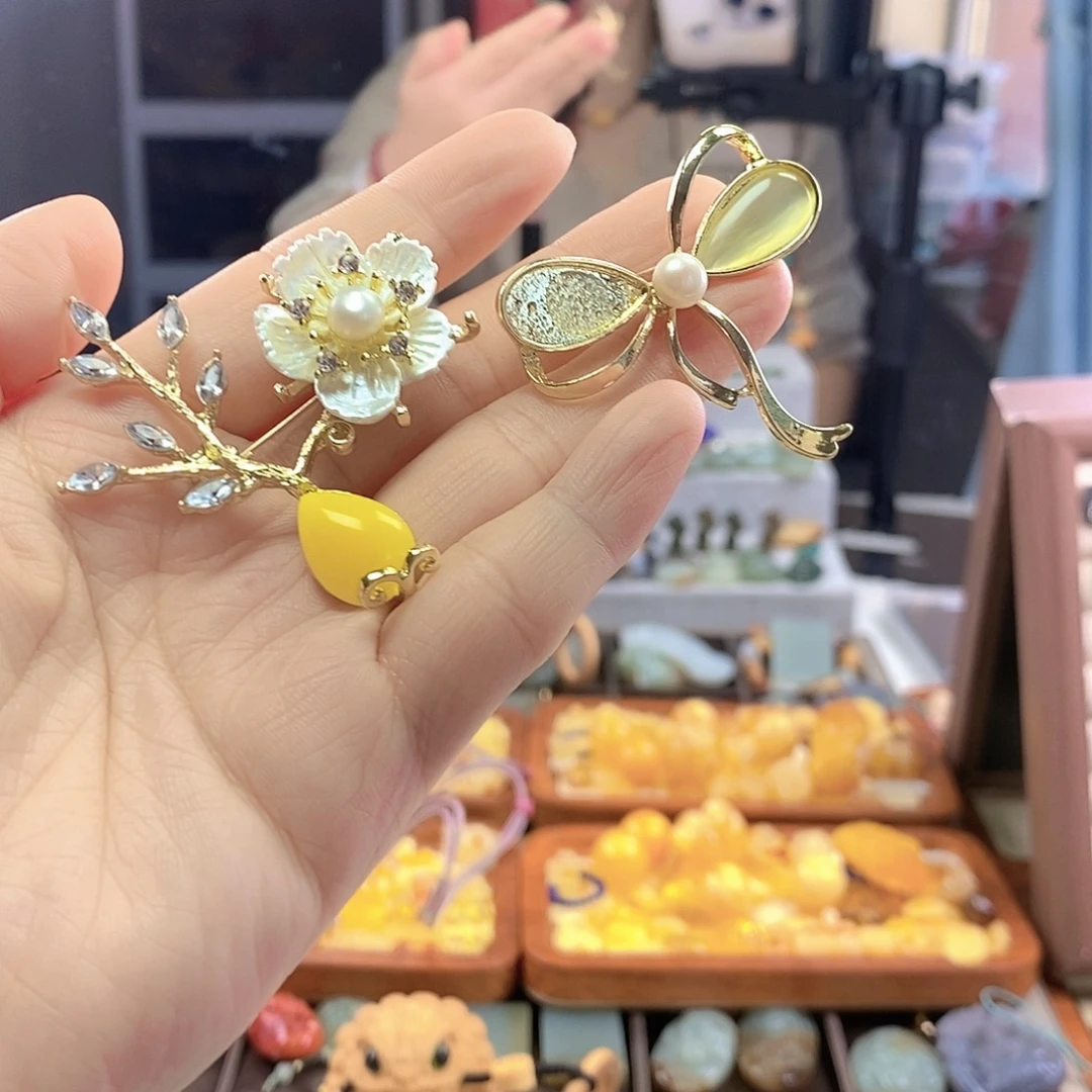 未镶嵌胸饰淡水珍珠