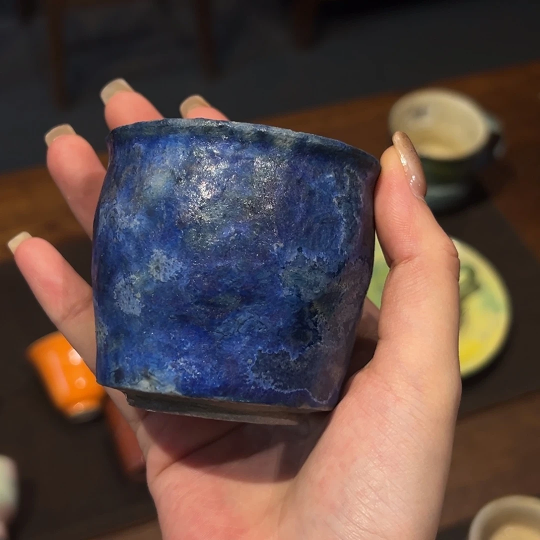 瓷片陶瓷。        陶瓷。
