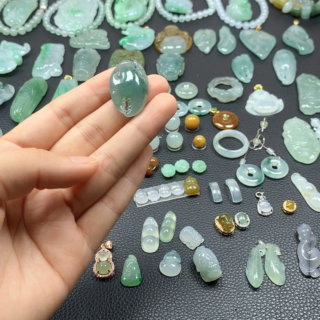 翡翠未镶嵌颈饰蟹钳