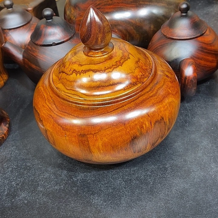 黄花梨茶叶罐一个