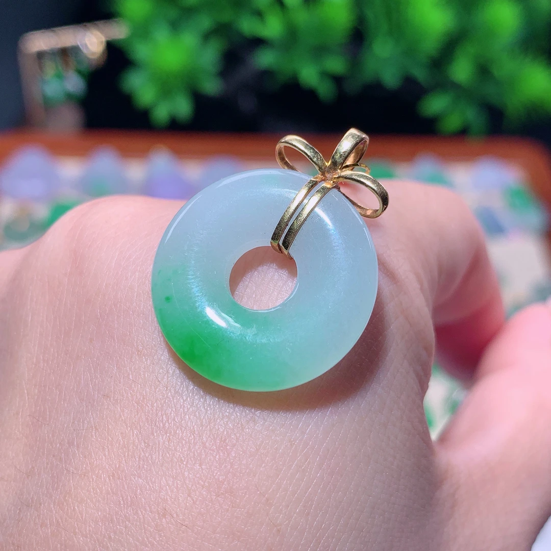 天然缅甸翡翠18k镶嵌甜甜圈吊坠、编号018尺寸28.8×22.5×4.5