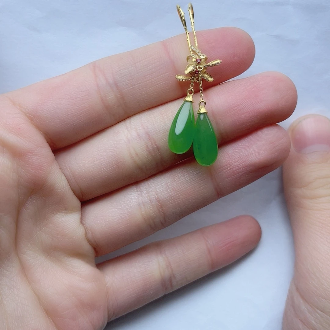 和田玉耳钉。k k18K金镶嵌咕****圆