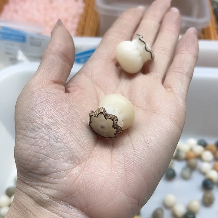 白玉菩提吊坠精品钱袋2颗