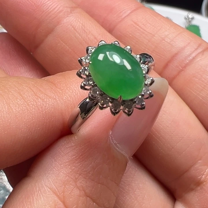 翡翠18K金镶嵌颈饰戒指