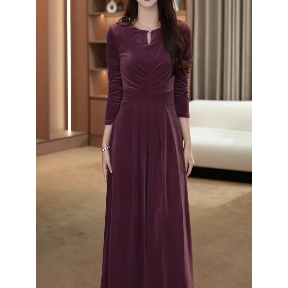 高档优雅贵夫人丝绒连衣裙女2026春装新款轻奢气质纯色收腰A字裙