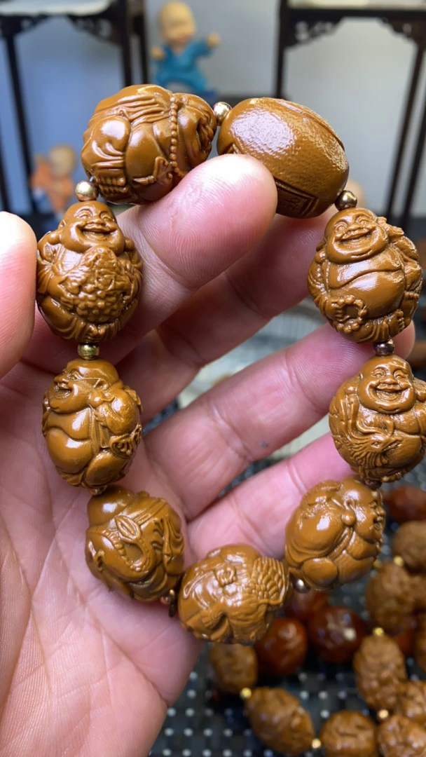 瑞兽弥勒雕刻手串黄金树上黄金核不是橄榄核雕刻手串是黄金核雕刻
