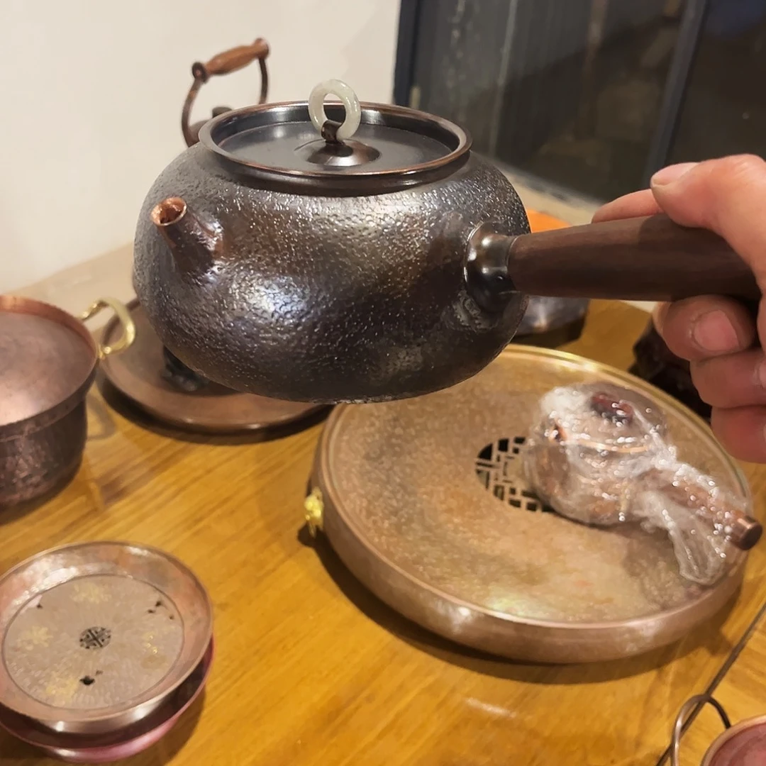 1000毫升手工锻打工艺侧把壶荣