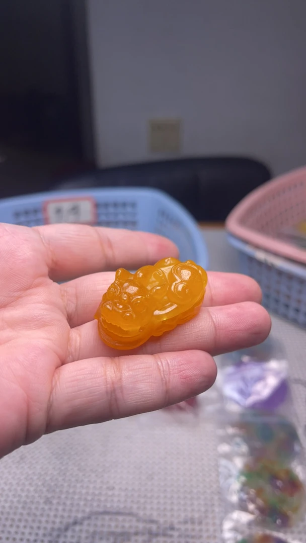 128    鸡冠红黄貔貅吊坠