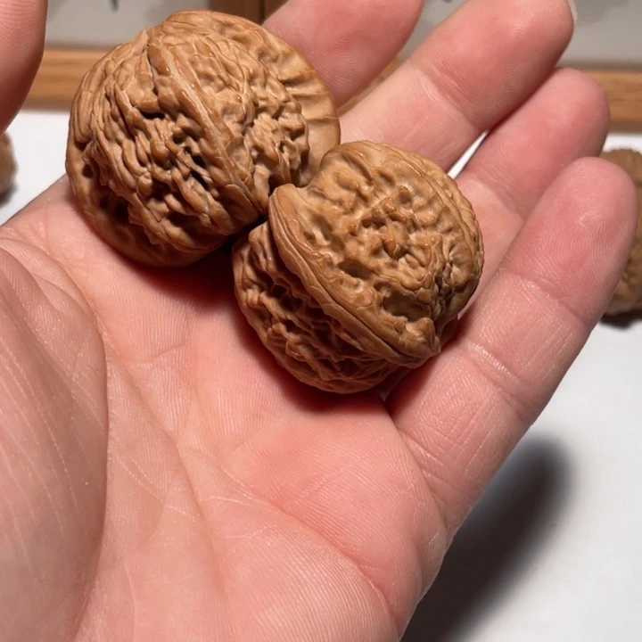 y***…把件文玩核桃核桃