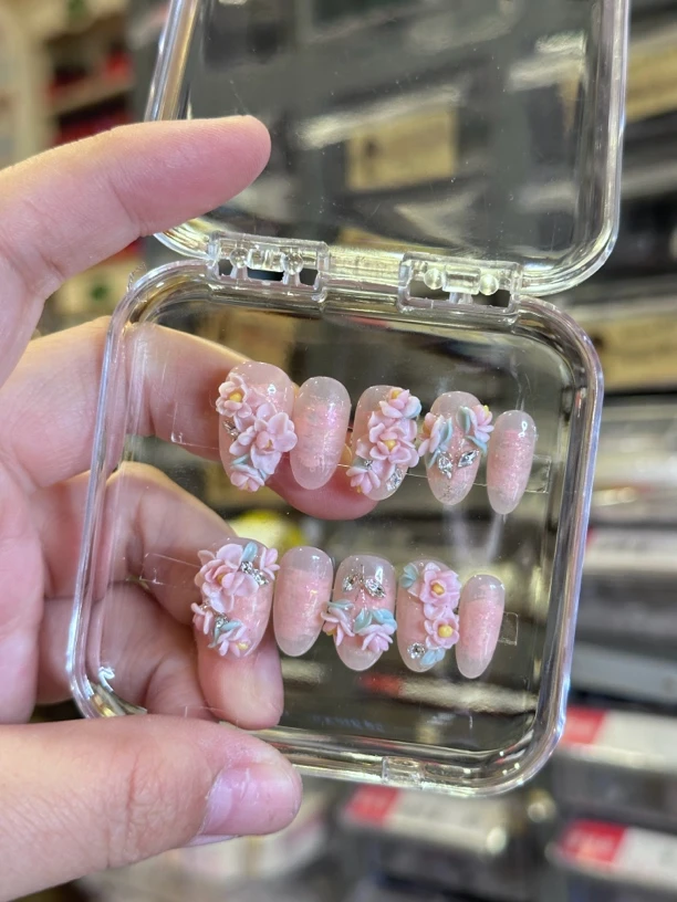 099蝈蝈手工穿戴美甲温柔气质优雅祼粉雕花美甲