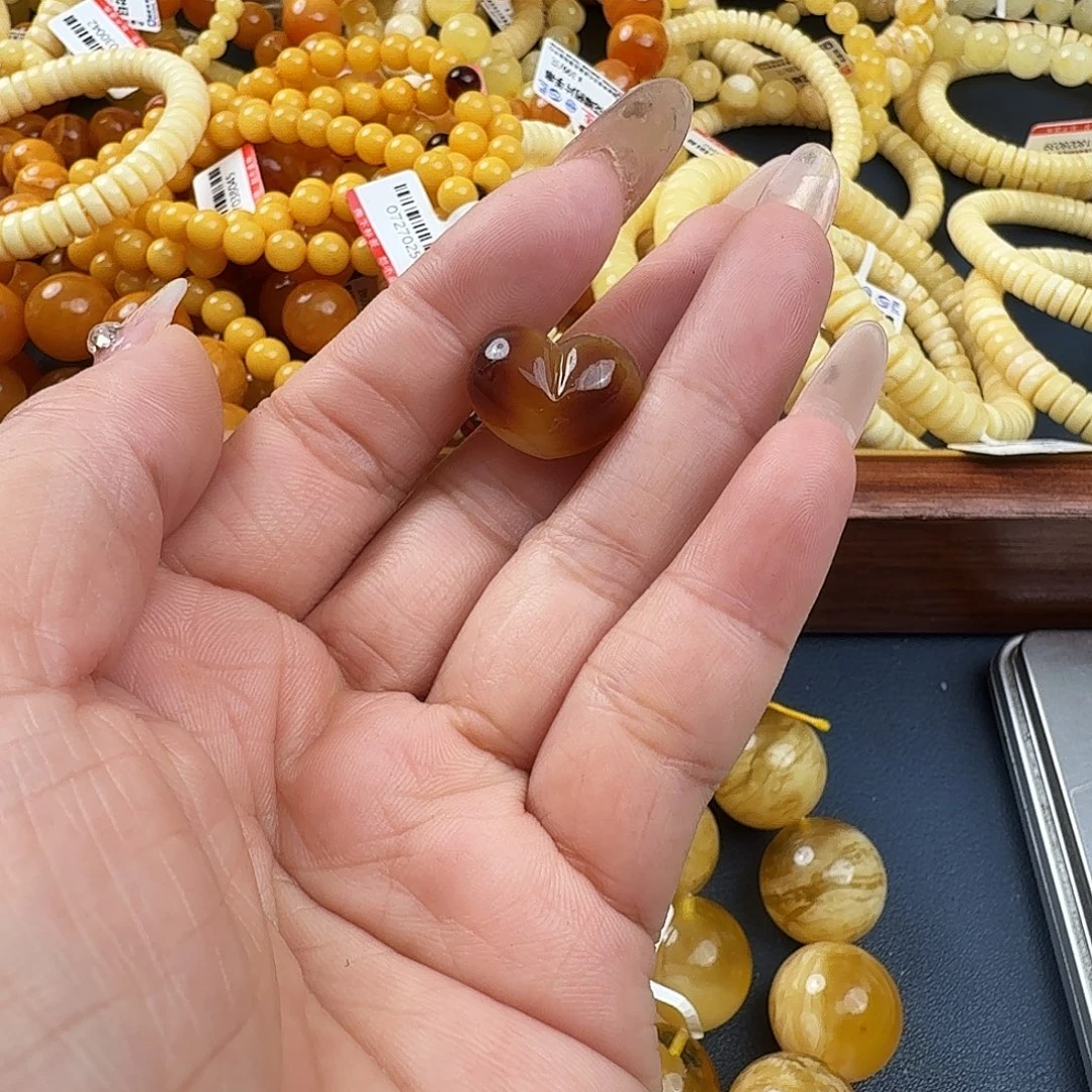琥珀未镶嵌珠宝奇石