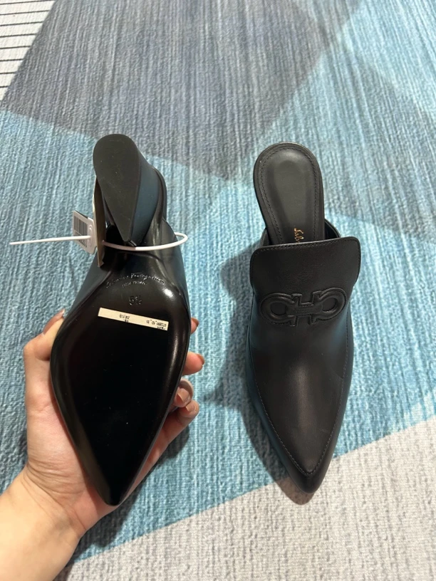 未使用 FERRAGAMO/菲拉格慕 黑色尖头坡跟鞋高跟鞋三五半码