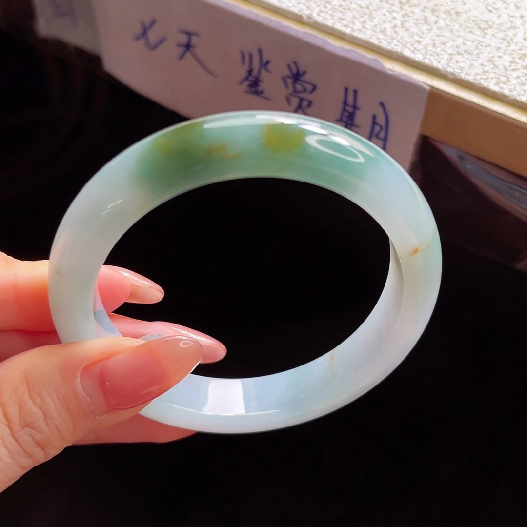 翡翠手镯未镶嵌手镯