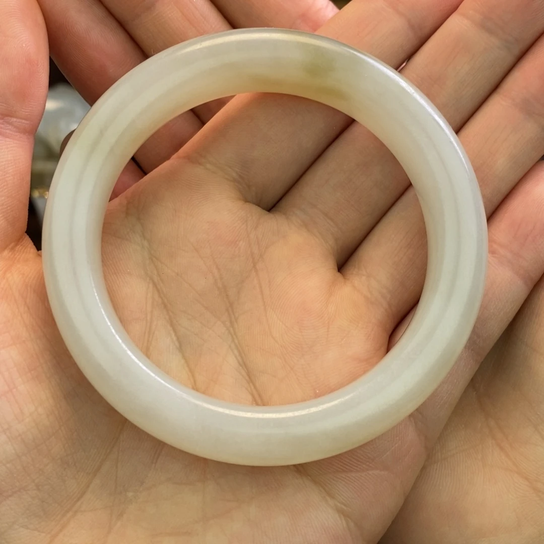 金***起和田玉未镶嵌颈饰