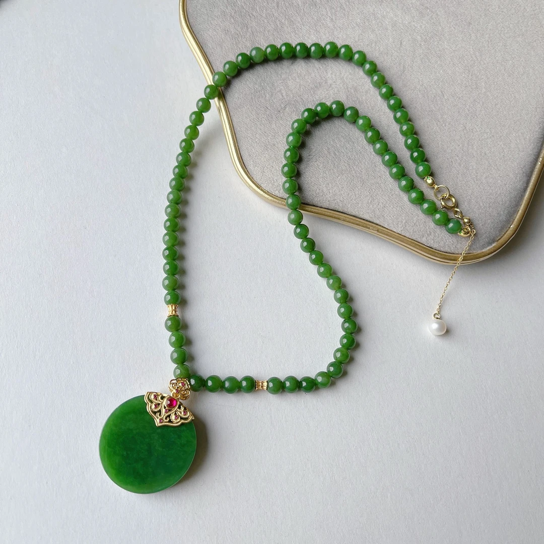 ±30mm和田玉碧玉圆牌吊坠手工妈妈气质时尚绿色复古镶嵌长链