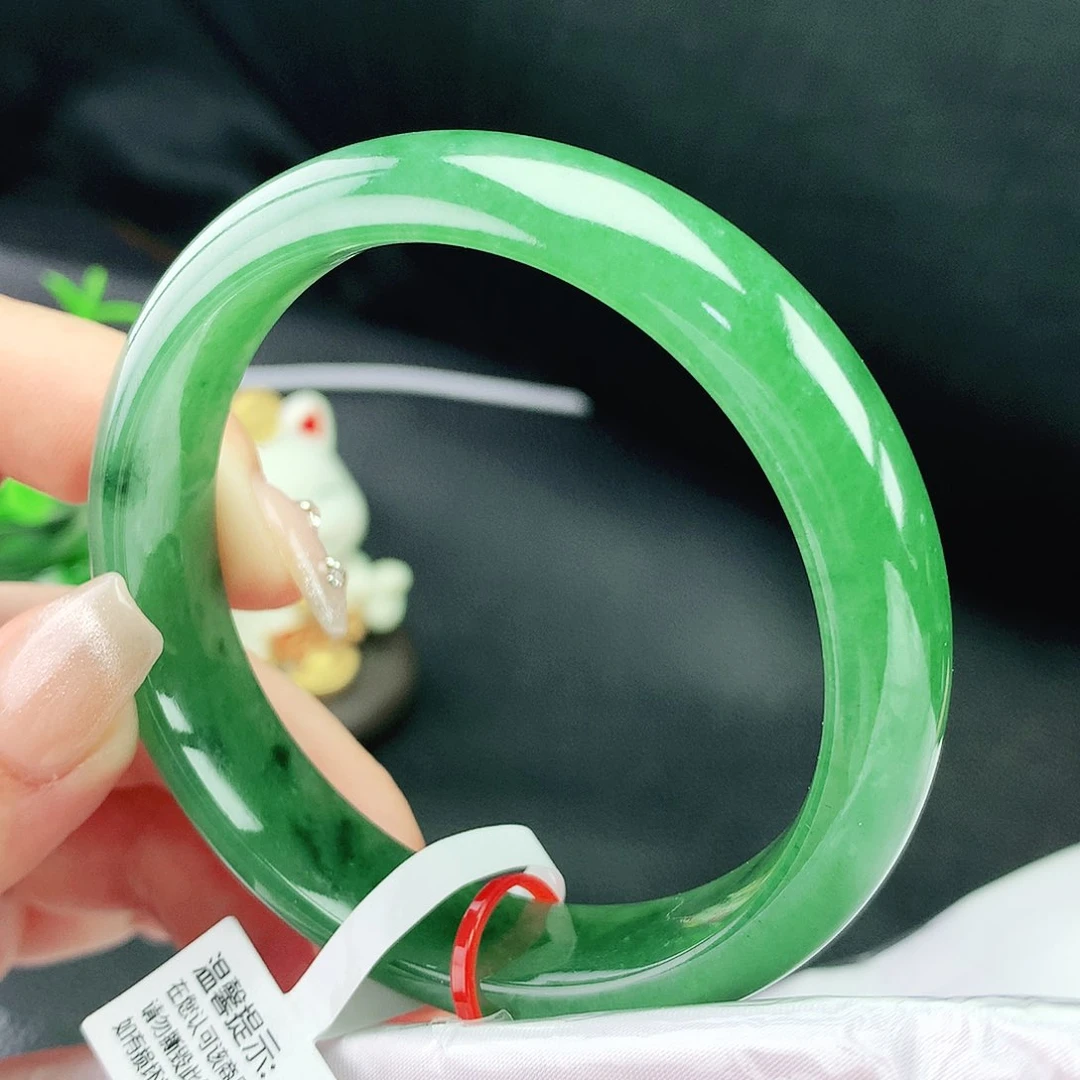 翡翠手镯未镶嵌57圈