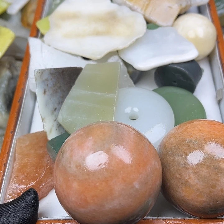 未镶嵌和田玉珠宝奇石无*?