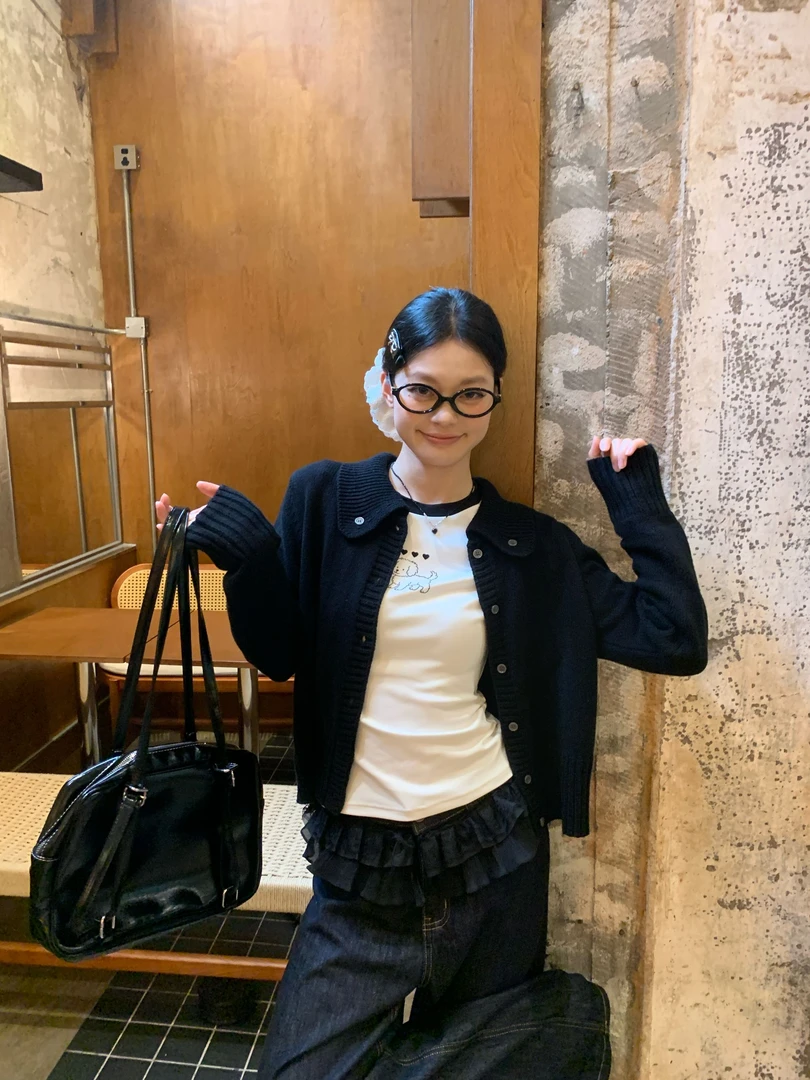 宋正恩女秋冬上新【黑色polo领纽扣装饰毛织开衫】ST2181