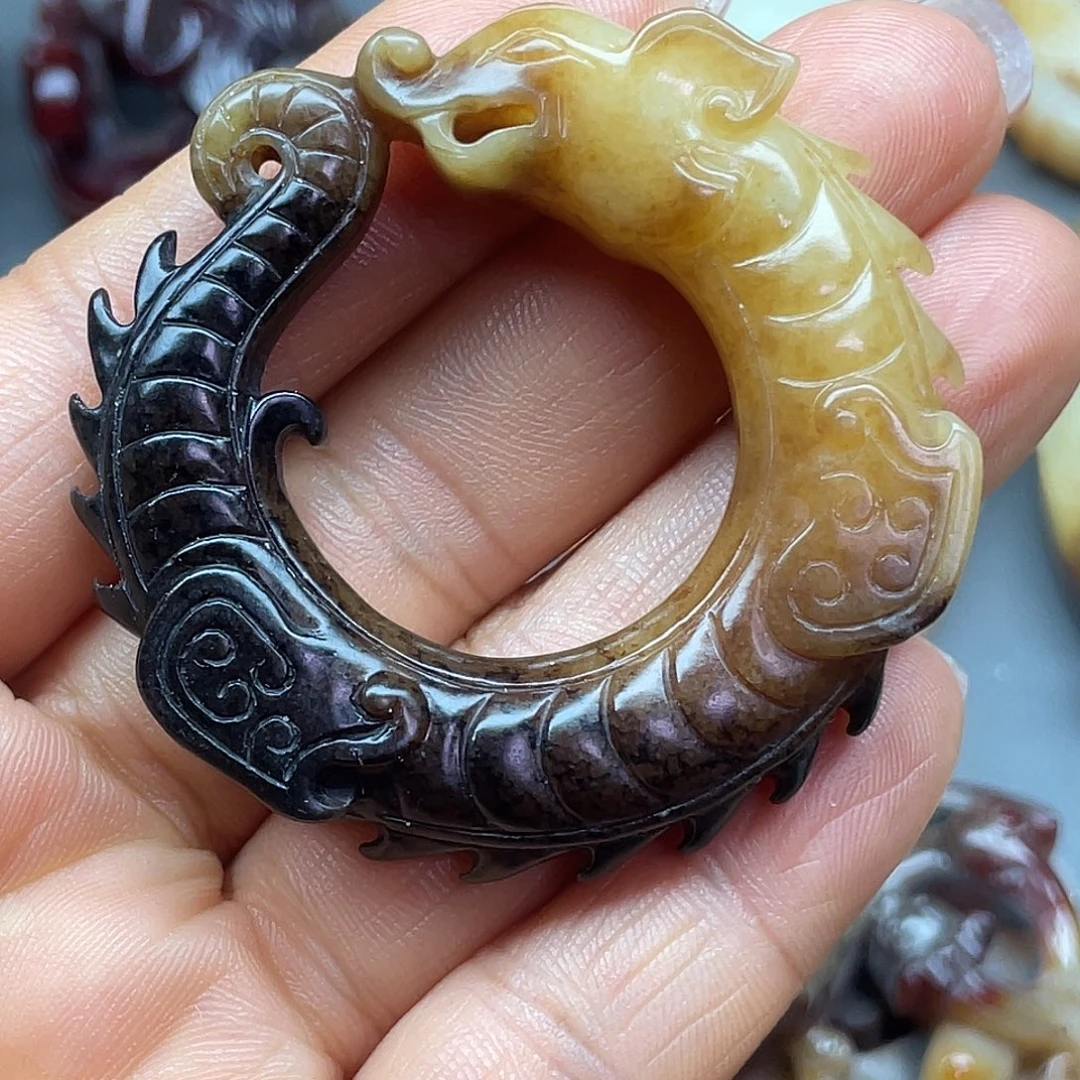 用***0和田玉未镶嵌颈饰