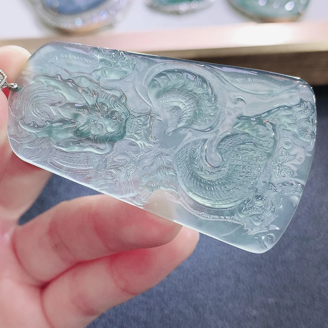 翡翠18K金镶嵌颈饰翡翠