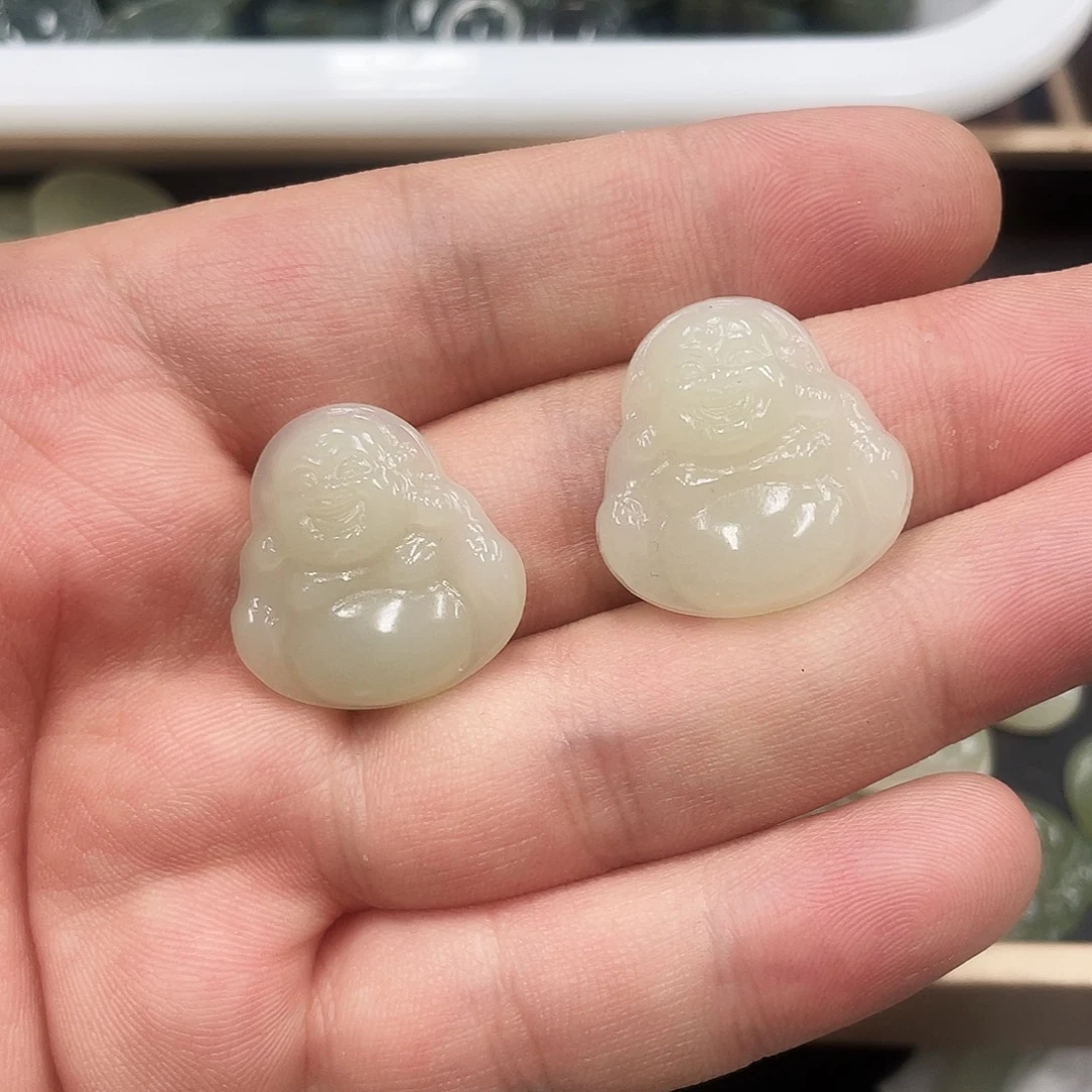 库***米和田玉未镶嵌颈饰