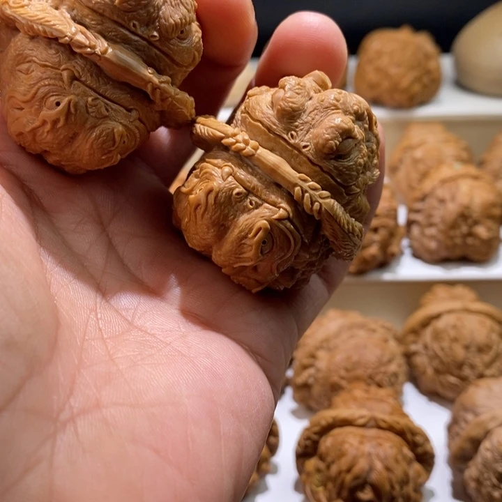 震***麟把件文玩核桃纯手工雕刻文玩核桃