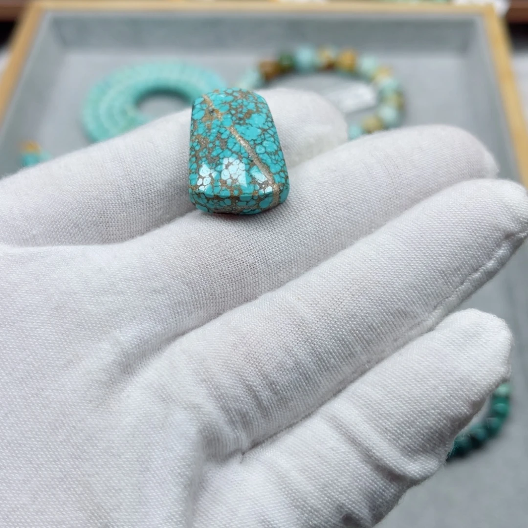 绿松石未镶嵌挂件