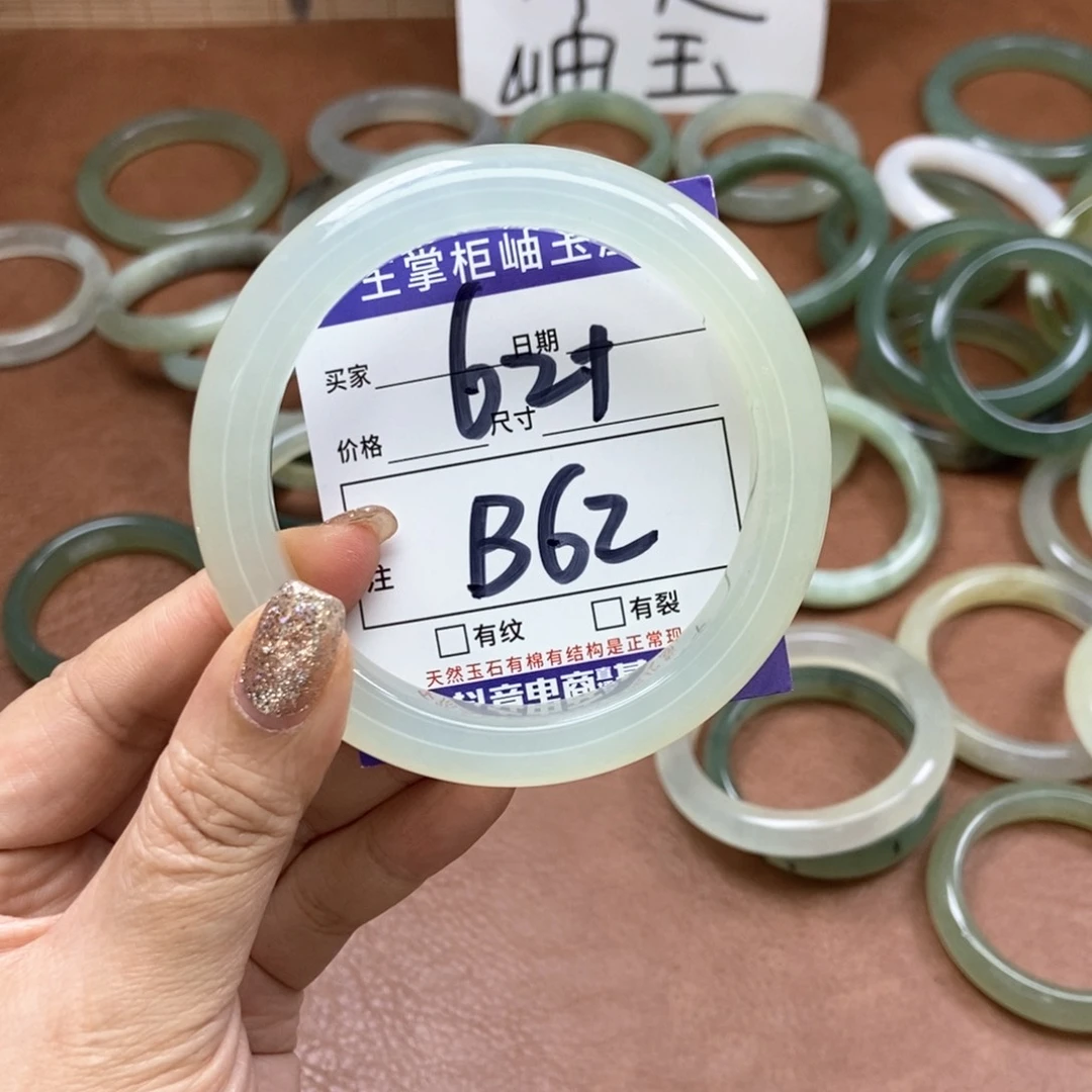 岫玉手镯手镯未镶嵌