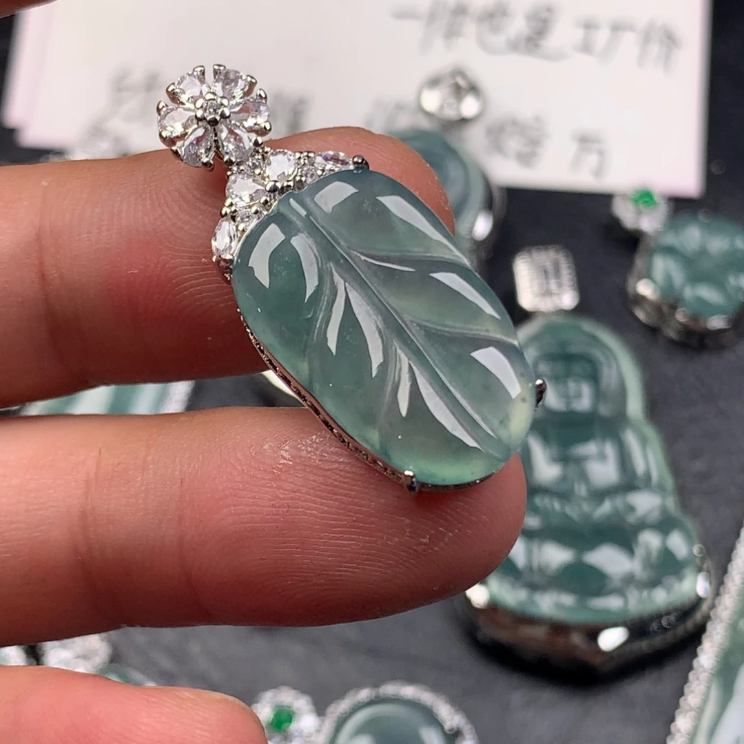 颈饰未镶嵌翡翠叶子
