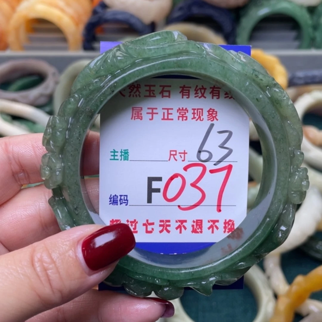 【闪购商品】未镶嵌手镯石英质玉