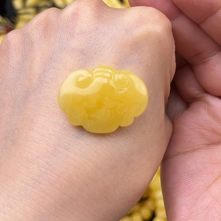 琥珀未镶嵌颈饰琥珀