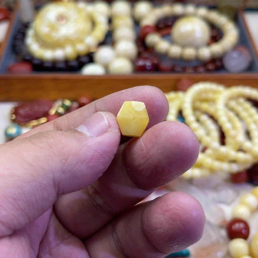 撒***泥琥珀未镶嵌珠宝奇石58