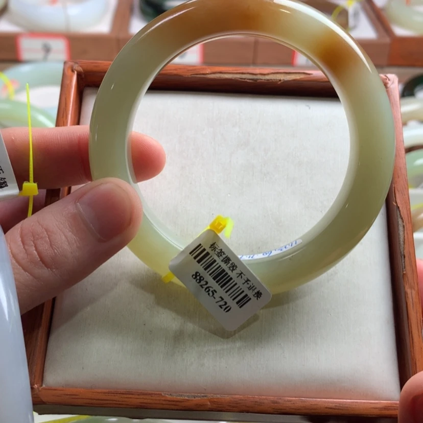 【闪购商品】和田玉手镯未镶嵌57