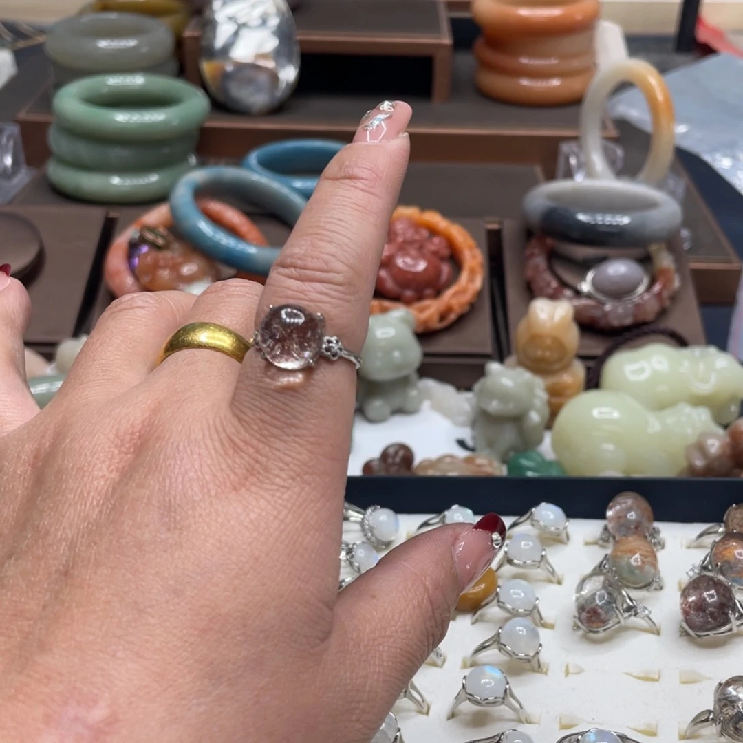 石英质玉手镯合金是****～