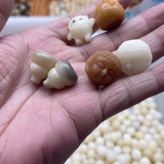 白玉菩提吊坠雕刻件6