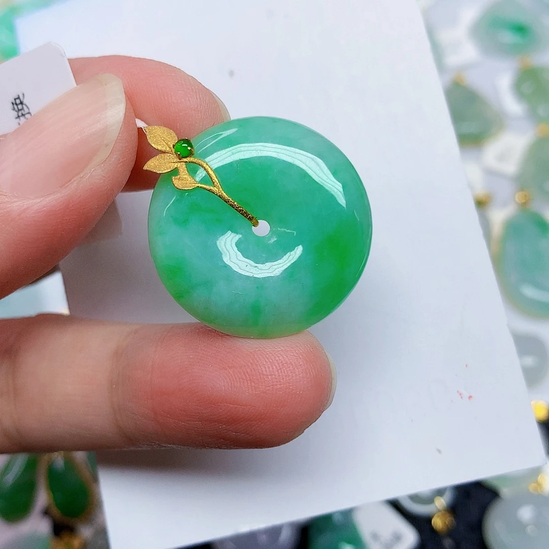 翡翠18K金镶嵌颈饰24567886