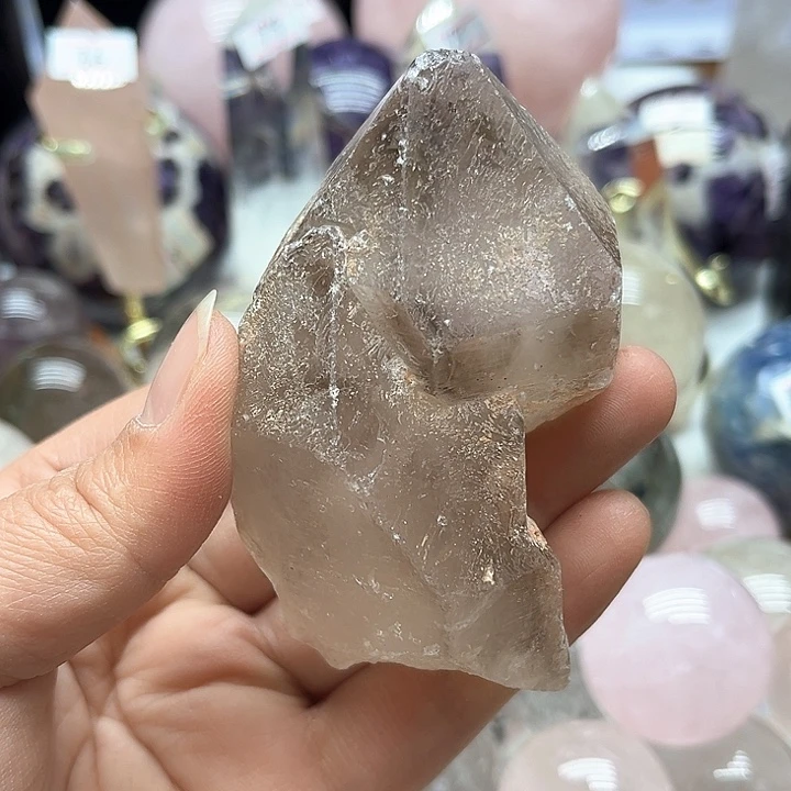 水晶177克水晶原石未镶嵌