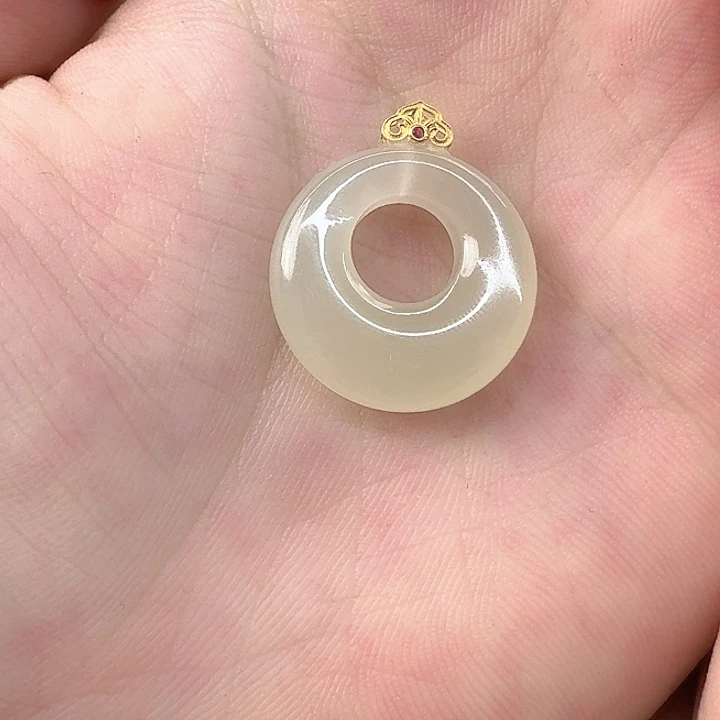 颈饰18K金镶嵌和田玉