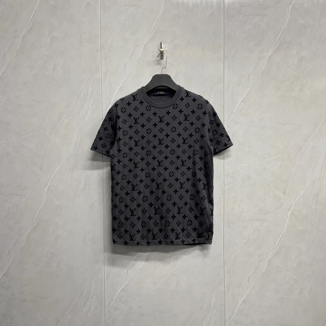 99新 LouisVuitton/路易威登 植绒Logo深灰色短袖/W0406/M已干洗
