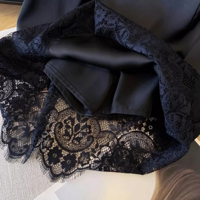 今年流行高级感缎面半身裙女夏季高腰显瘦丝滑垂感拼接蕾丝短裙薄