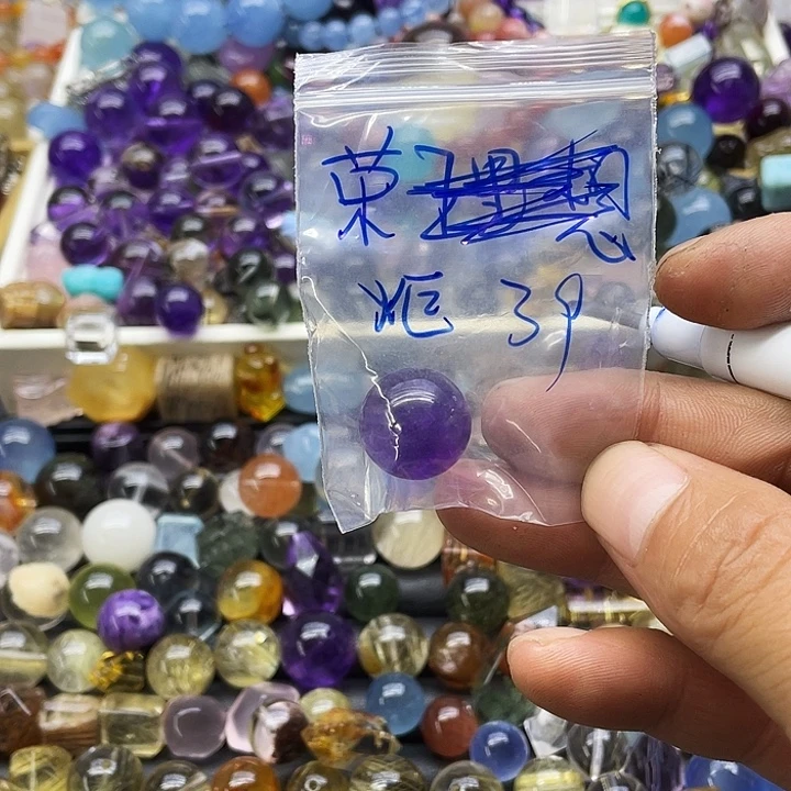 荣***仓未镶嵌水晶手链这样就不会