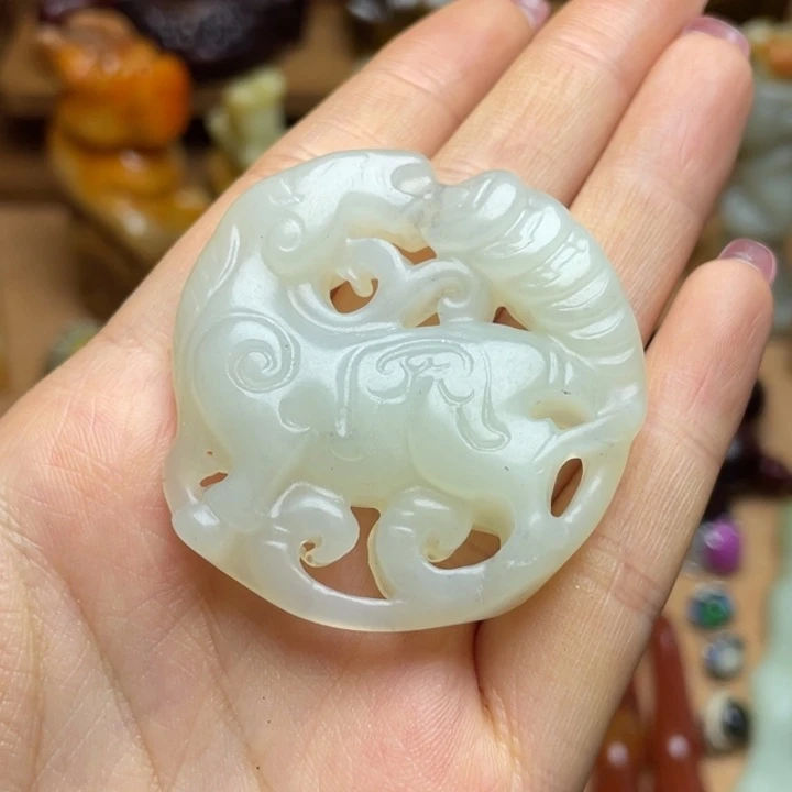 蛇纹石玉未镶嵌颈饰