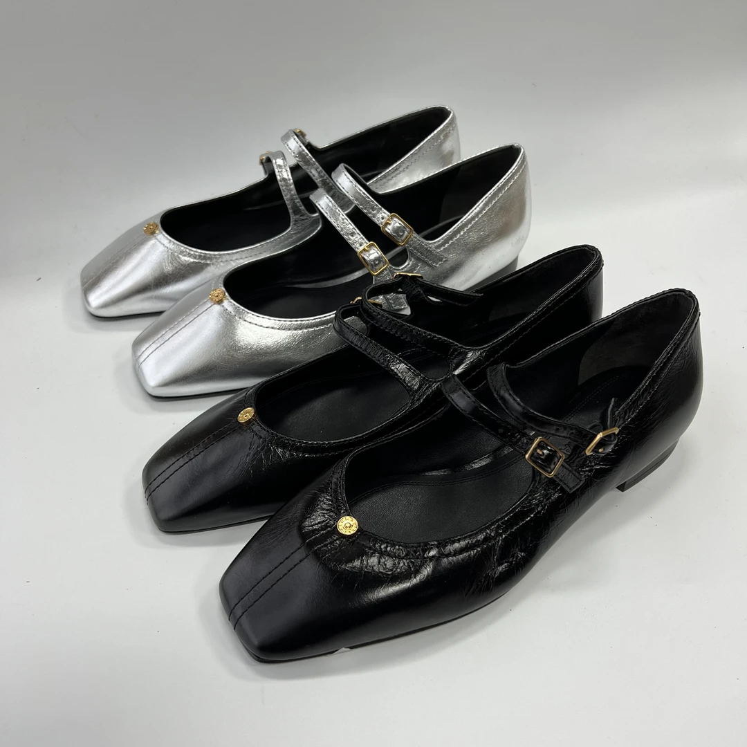 全新未使用  3252 Lu 二色玛丽珍平底浅口单鞋