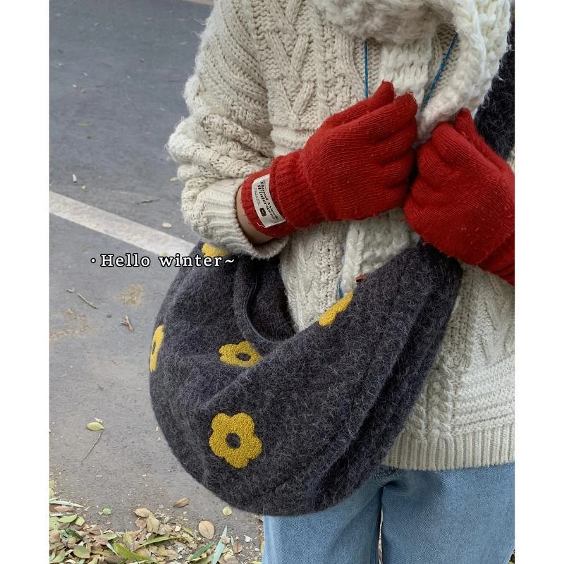 ZY冬季新款潮时尚学院风花朵毛绒包包韩版毛呢托特包大容量斜挎包