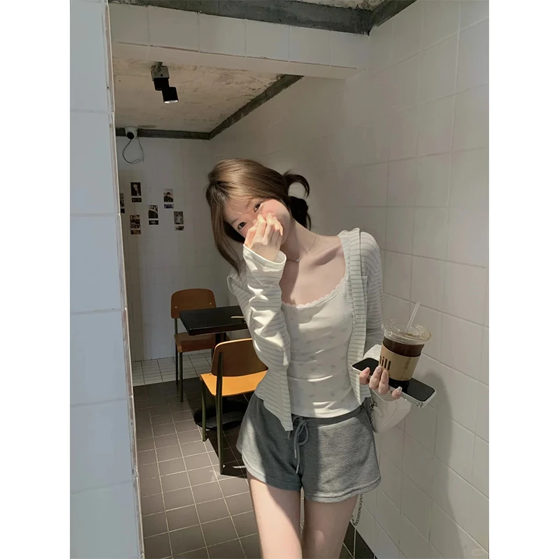 女生韩系ins衣服秋季薄款长袖小外套内搭吊带背心配抽绳小短裤