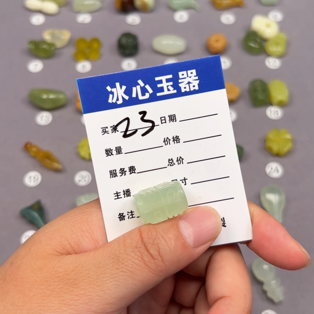 蛇纹石玉未镶嵌颈饰朱*红